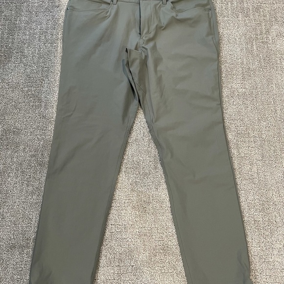 Lululemon men’s ABC pants. - Picture 10 of 13